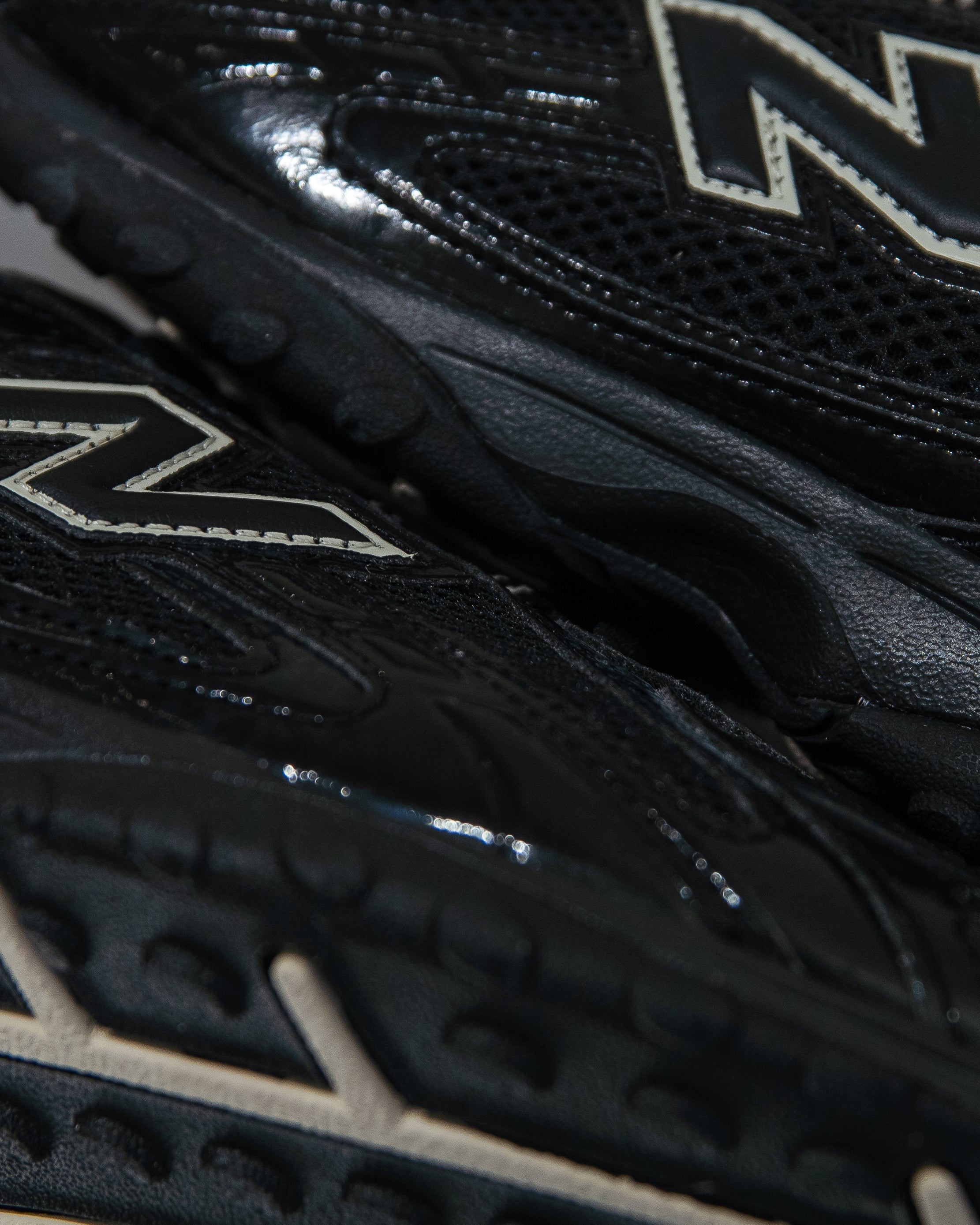 New Balance 204L - ‘Black Timberwolf’