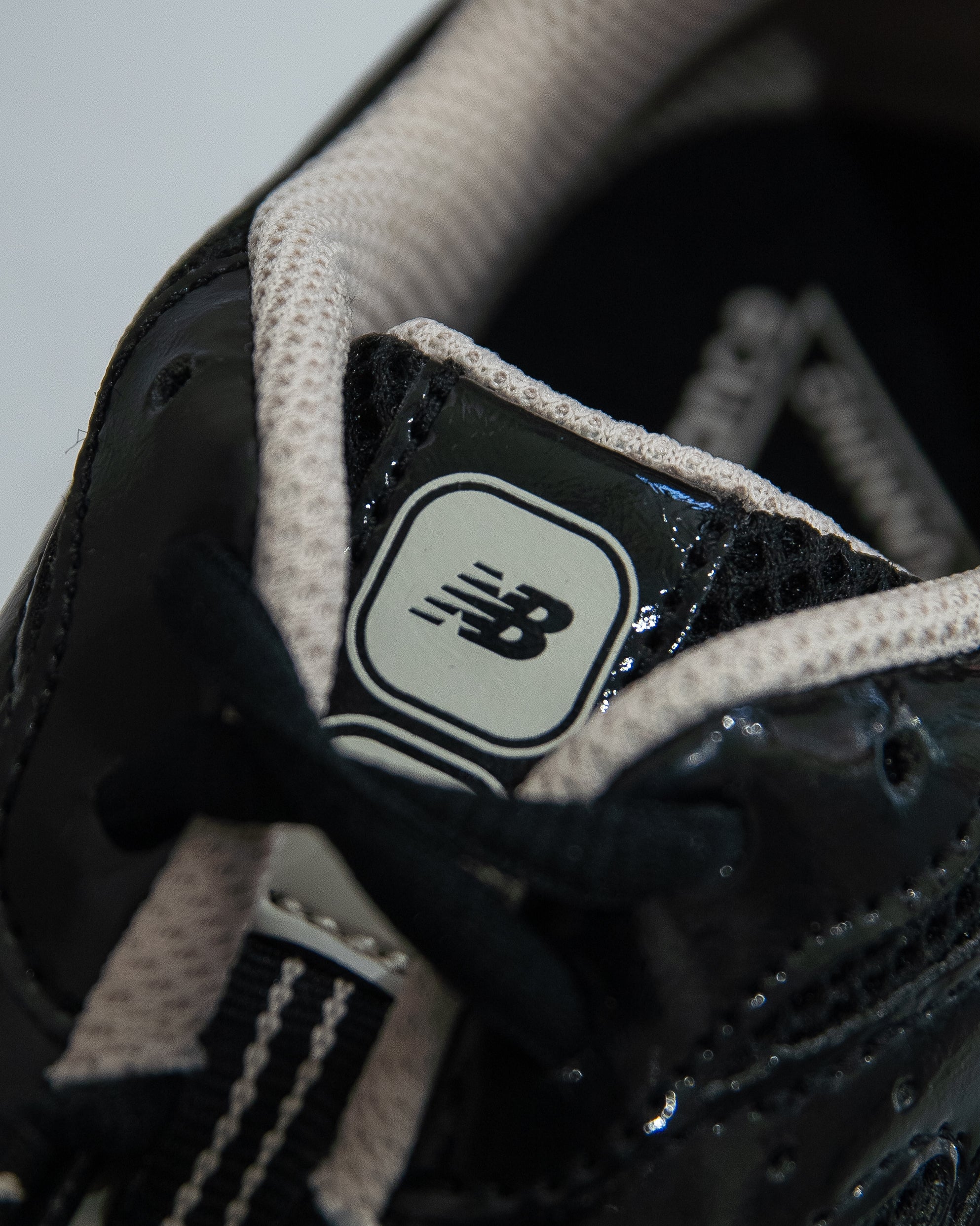New Balance 204L - ‘Black Timberwolf’