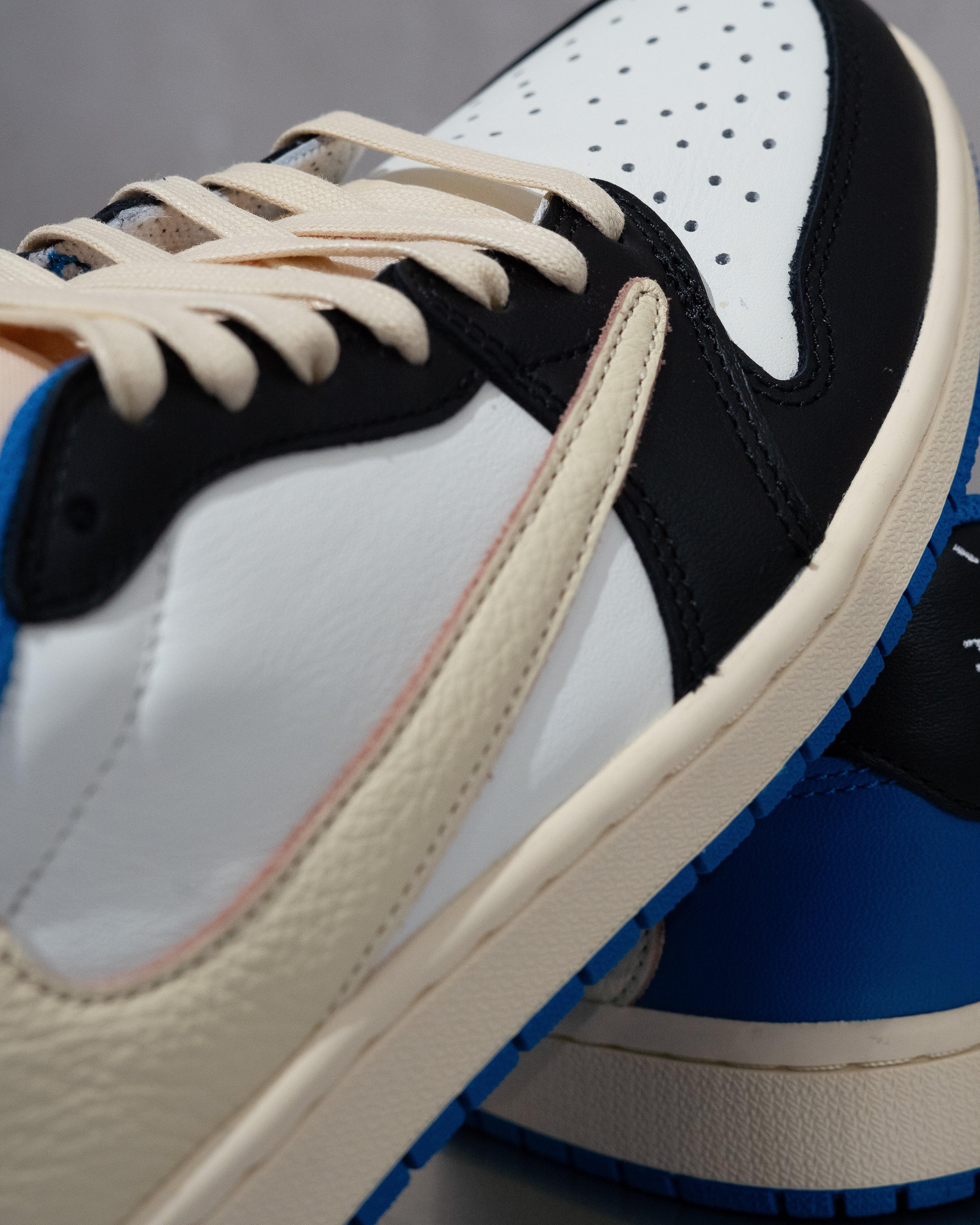 Jordan 1 Retro Low OG SP x Travis Scott - Fragment